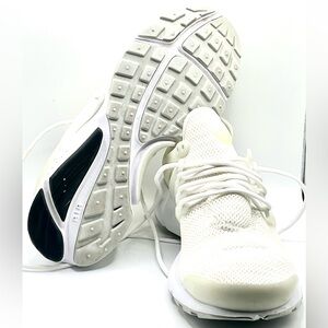 Women's LIKE NEW Platinum Nike Presto Running Shoes